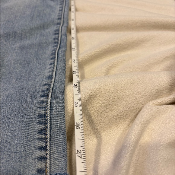 Levi’s Sz 27 Women's Light Blue Distressed Jeans - Picture 9 of 11